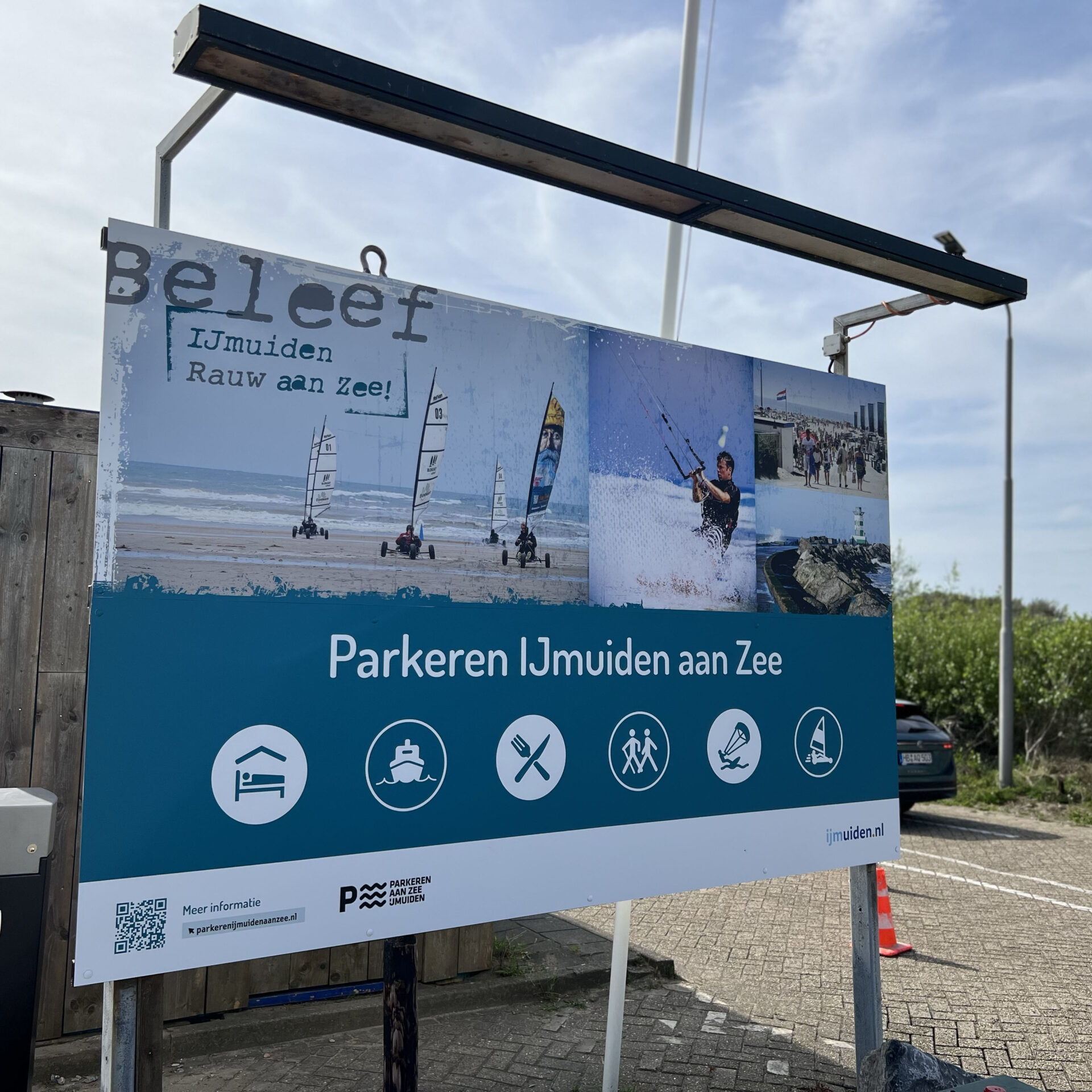 Bord Citymarketing Ingang parkeerplaats IJmuiden aan Zee