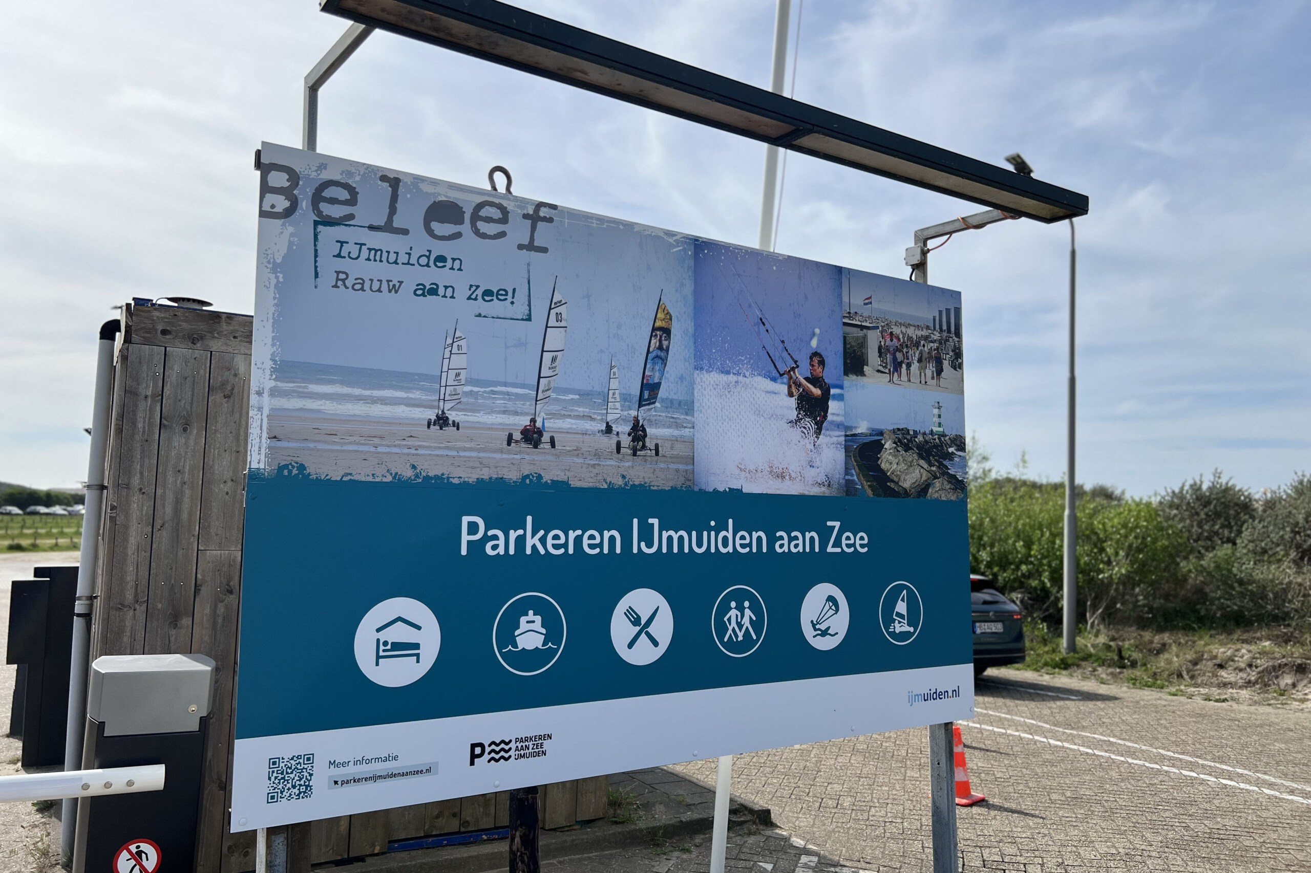Bord Citymarketing Ingang parkeerplaats IJmuiden aan Zee